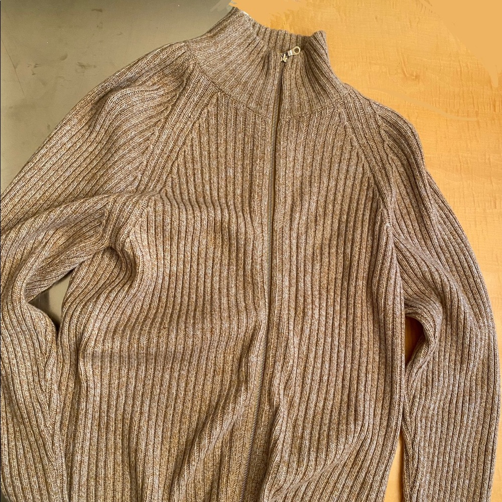 Premium quality zip up sweater XL